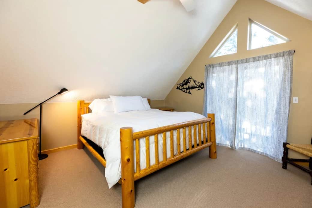 Upstairs Bedroom - King Bed
