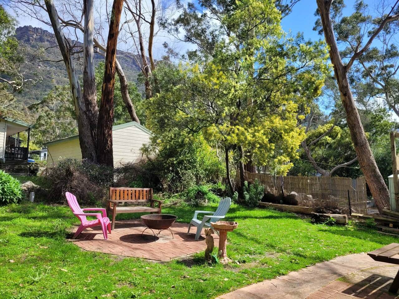 Gather around the outdoor fire pit and enjoy relaxed evenings under the Halls Gap sky.