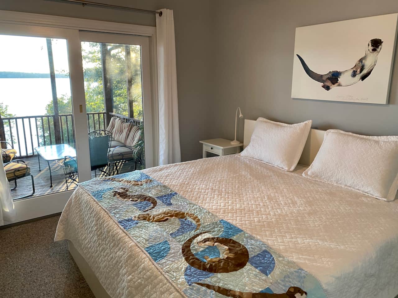 Quilting Retreat - American River Otter room with a king bed