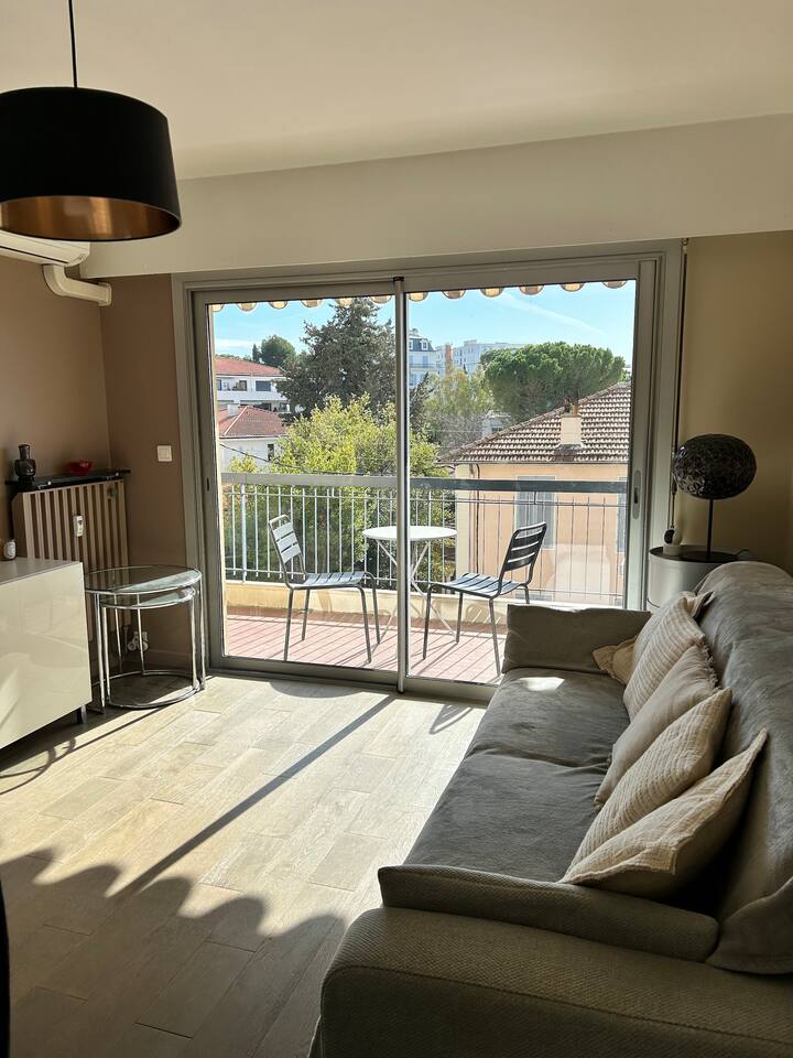 Cannes : 2 pièces chic, terrasse ensoleillée, climatisation, Cannes