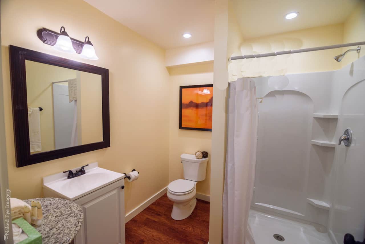 Forest Den - Bathroom
