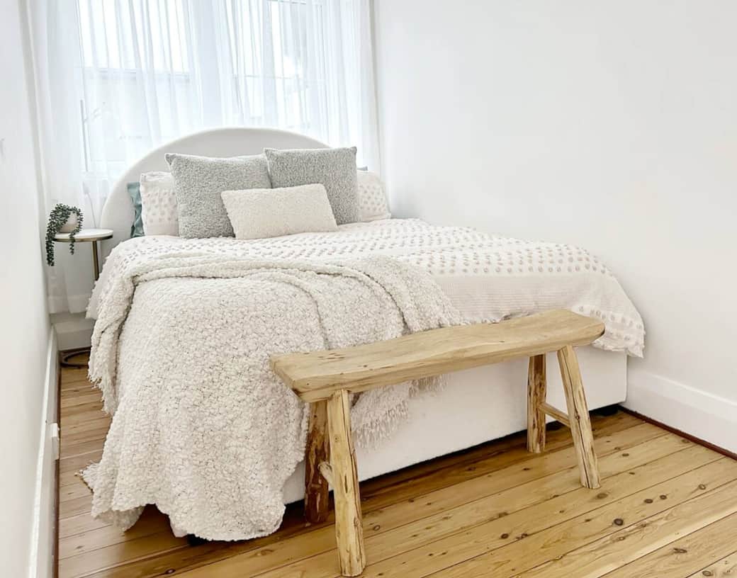 Experience ultimate comfort with our beautiful boucle bed, complemented by a sleek marble side table and a stylish hidden lamp, if you desire a night read. All this, just minutes from bondi best & beach.