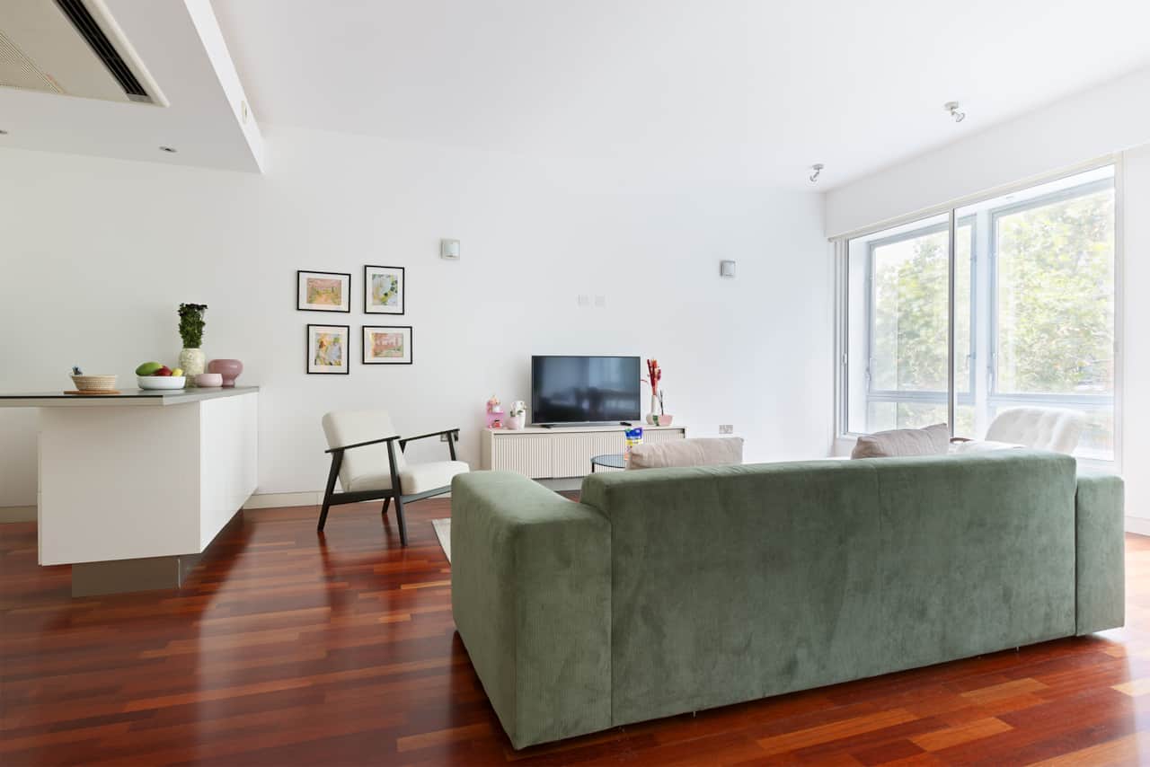 Bright open-plan living room in Covent Garden