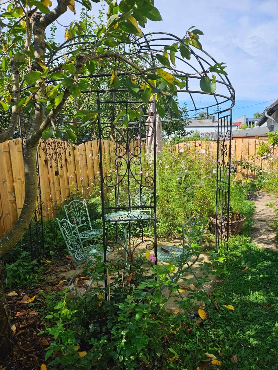Garten, Terrasse und Spielplatz