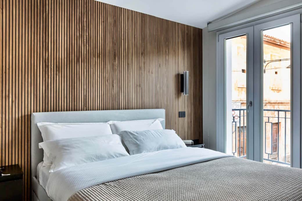 Bedroom complete with king-sized bed and premium linens Bedroom complete with king-sized bed and premium linens