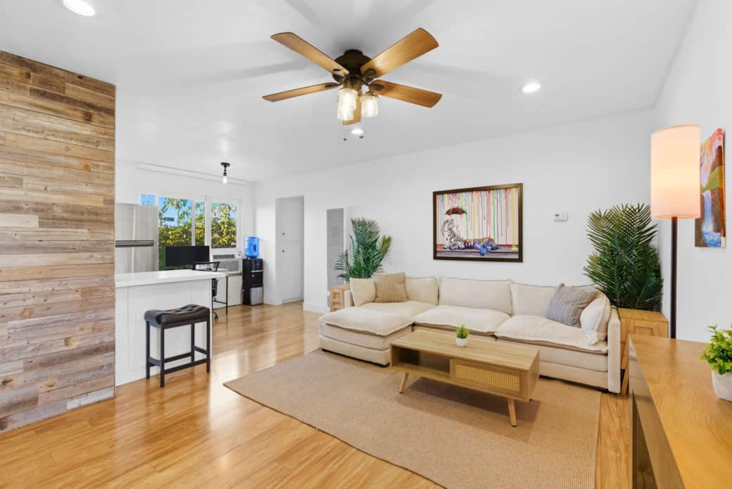 Living Area - Modern Decor Living Area - Modern Decor