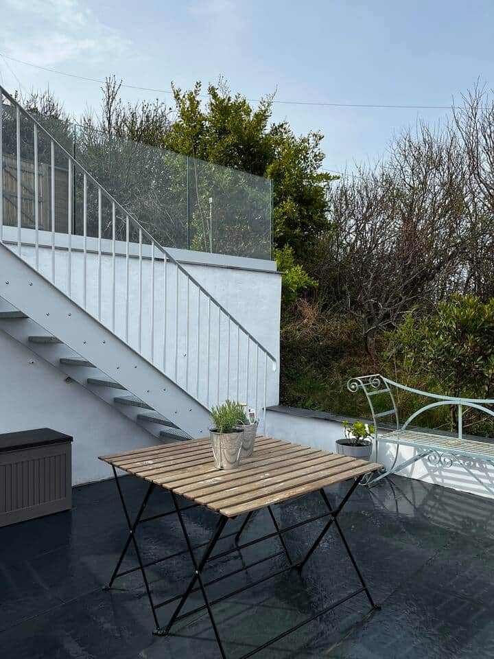 Outdoor dining with BBQ Outdoor dining with BBQ