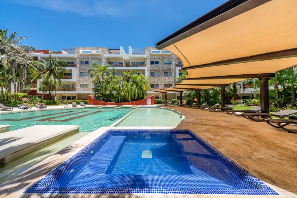 Piscina y Jacuzzi