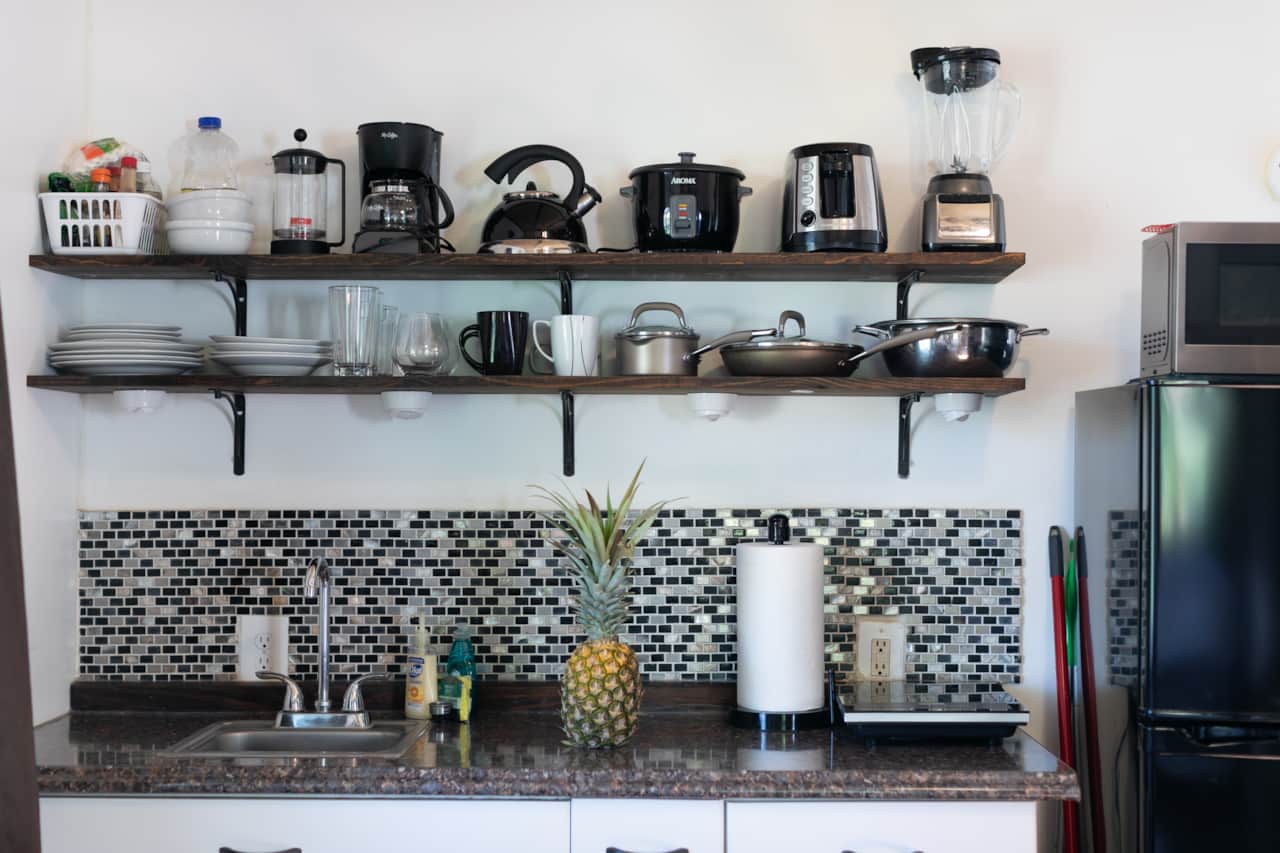 Kitchen w/ hot plate
