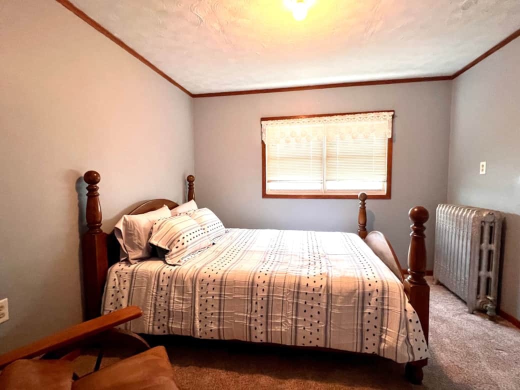 Pioneer Bedroom - 2nd Floor