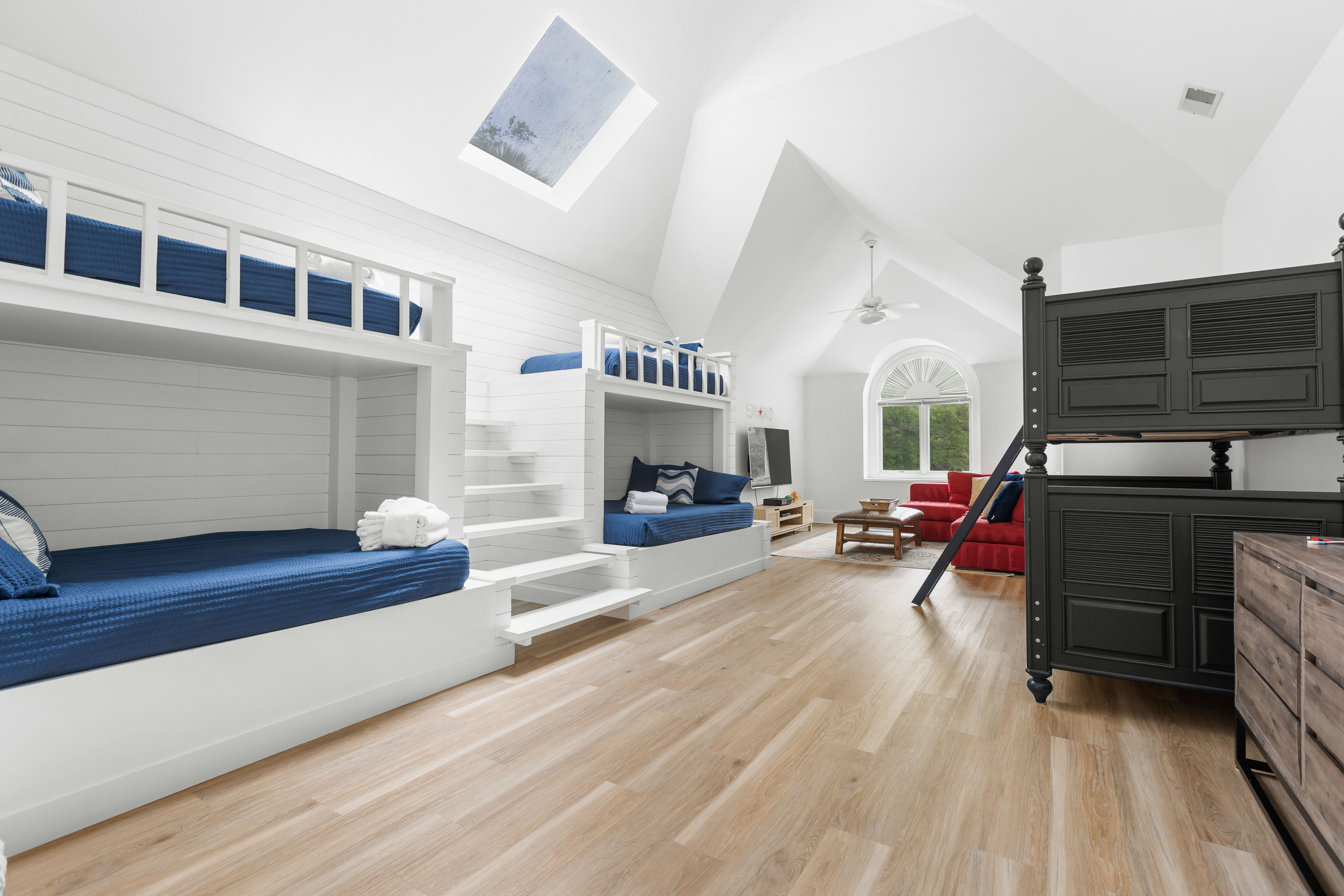 Bunk Room (second floor)