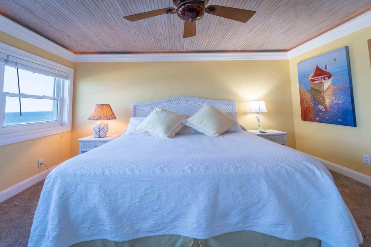 K7 Master bedroom with King bed