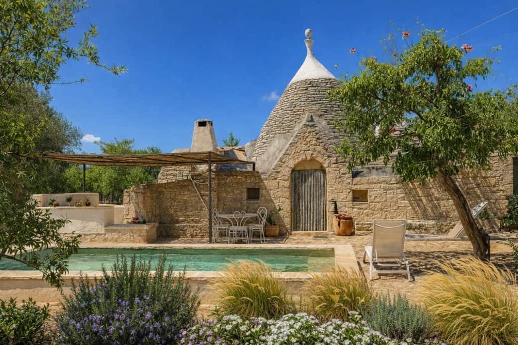 Trullo Jazzo Ostuni outside 