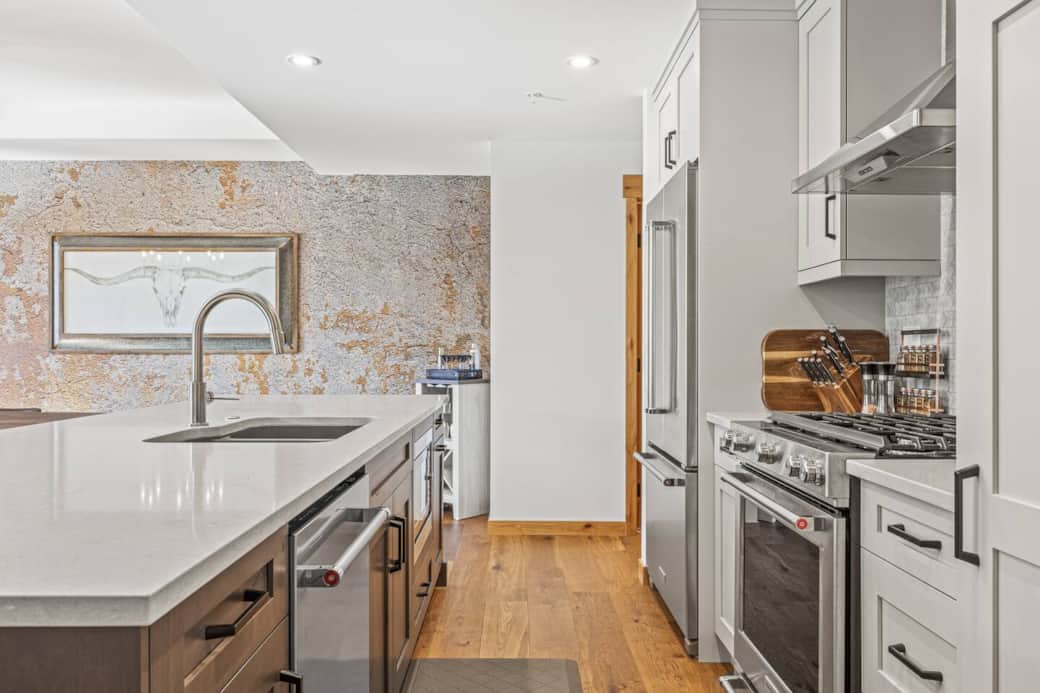 Fully equipped gourmet kitchen Fully equipped gourmet kitchen