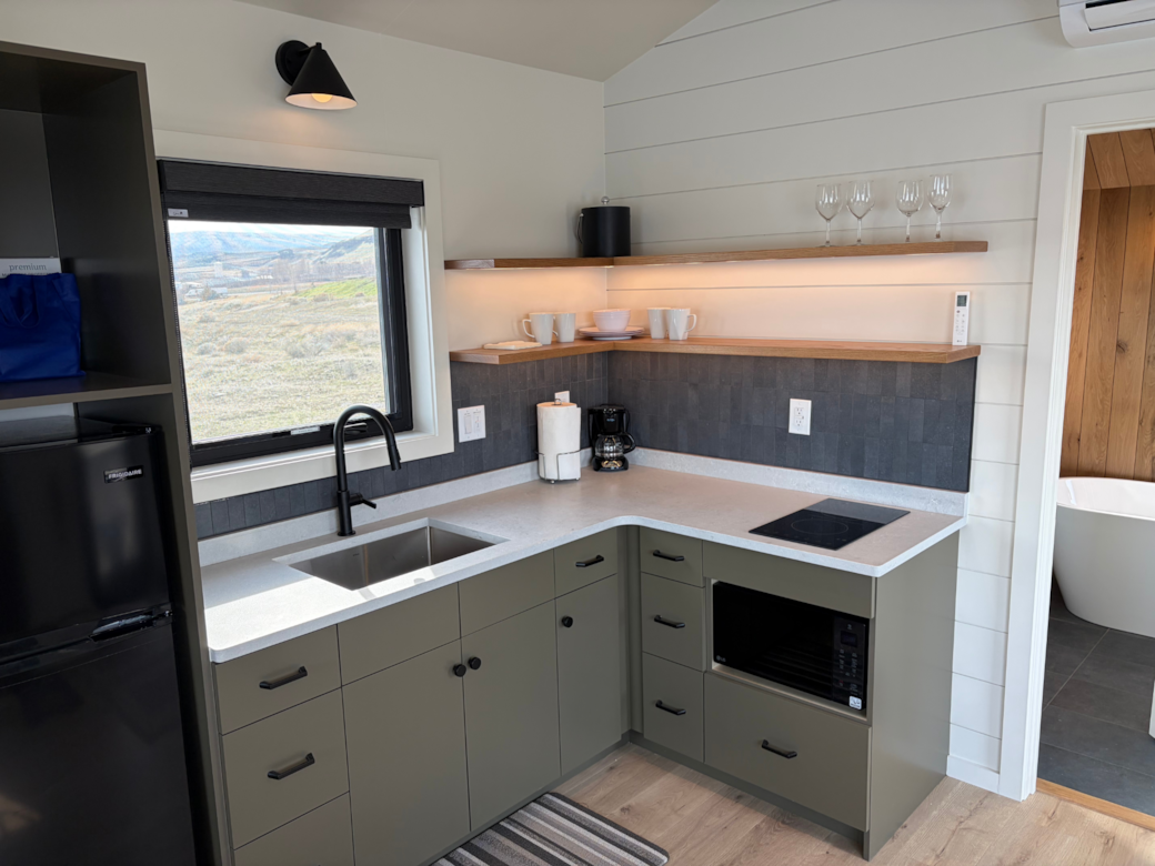 Kitchen 6 person vacation rental  near The Gorge Amphitheatre