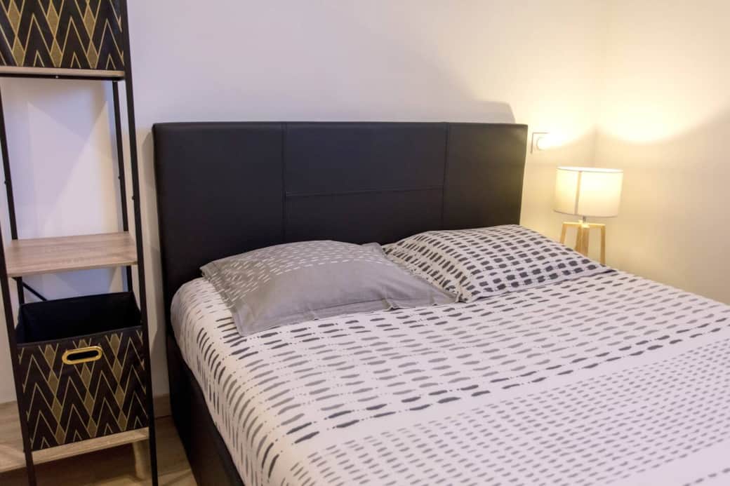 Un lit confortable et fait à votre arrivée ! Un lit confortable et fait à votre arrivée !