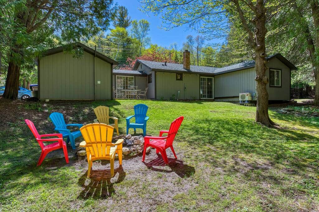 Door County Dreaming Cabin, Pet Friendly Vacation Home in Baileys Harbor