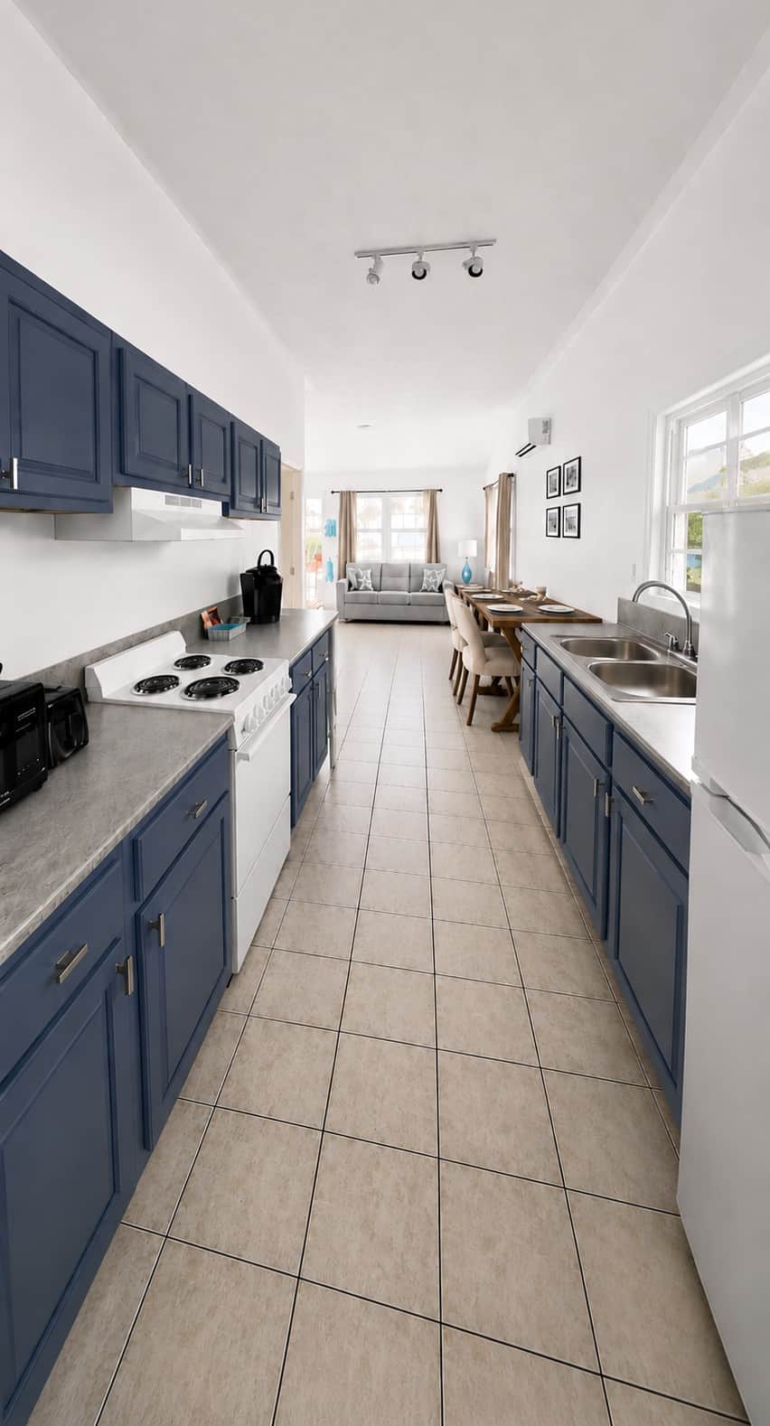 full size kitchen, Keurig, blender full size kitchen, Keurig, blender