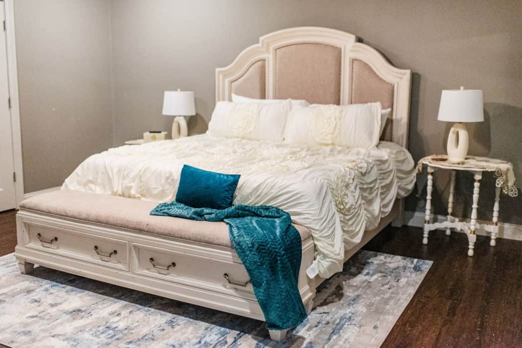 King Suite, very spacious with matching shower curtain and bathroom with water closet. King Suite, very spacious with matching shower curtain and bathroom with water closet.