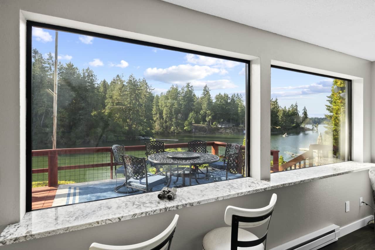 04 Interior Water View