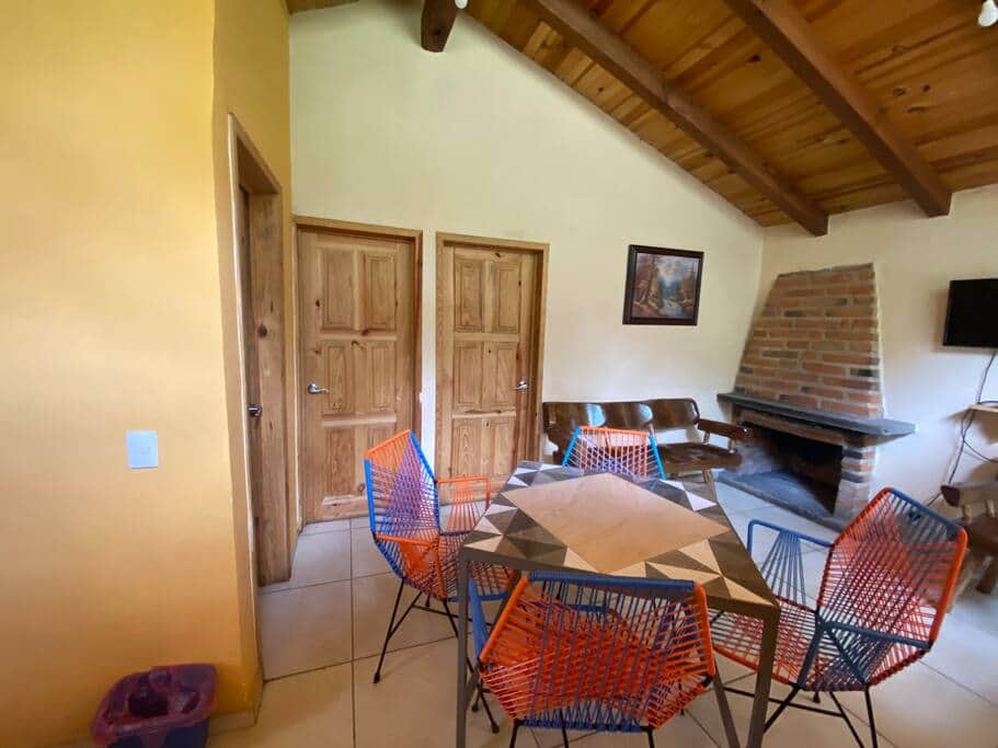 Chimenea y habitaciones Chimenea y habitaciones
