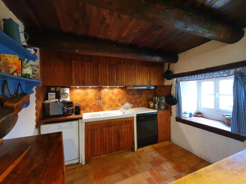 Cuisine équipée (four, micro-onde, lave-vaisselle, frigo)