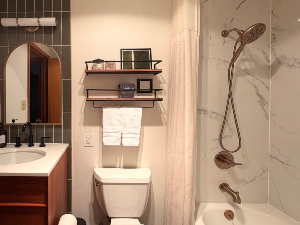 Tub & Shower- 2nd Floor