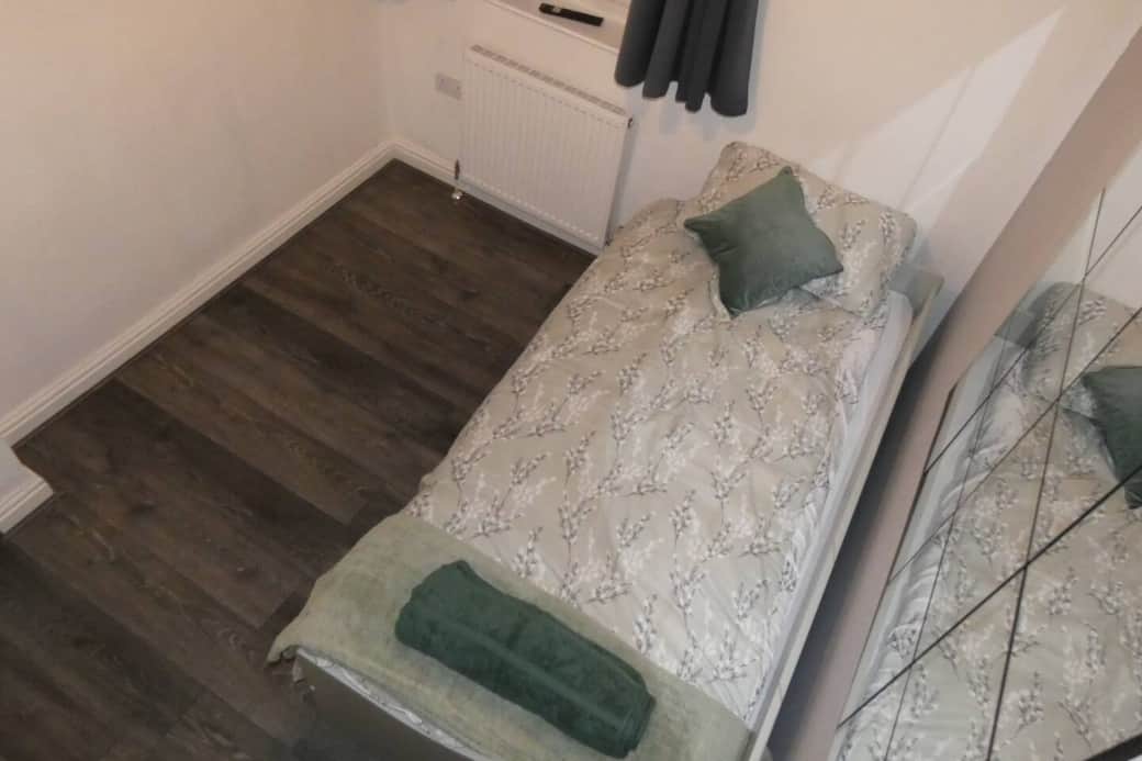 Bedroom with trundle bed (2x single beds), towels, smart TV with, and single wardrobe, 