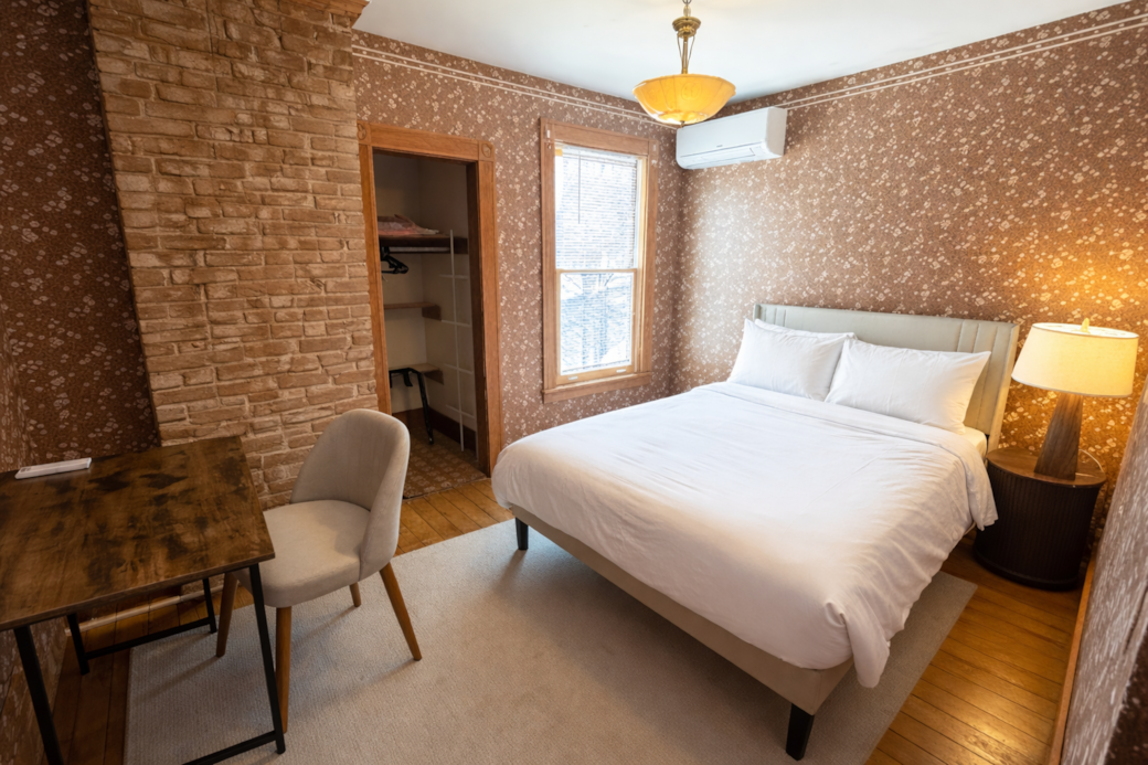 The Adirondack - Queen bed