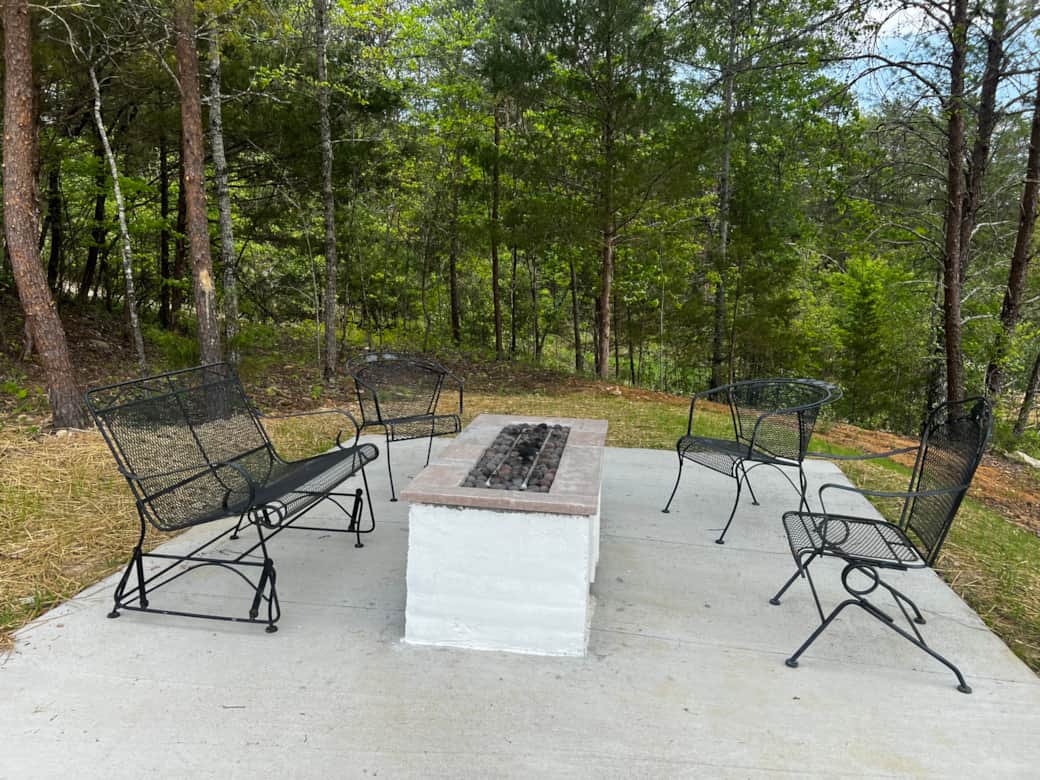 Gas fire pit