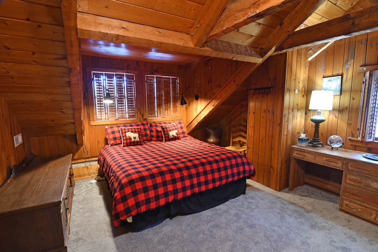 King Bedroom Up