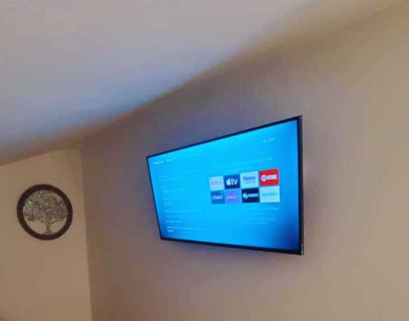 Smart TV with Netflix included for endless entertainment. Lakeland, FL