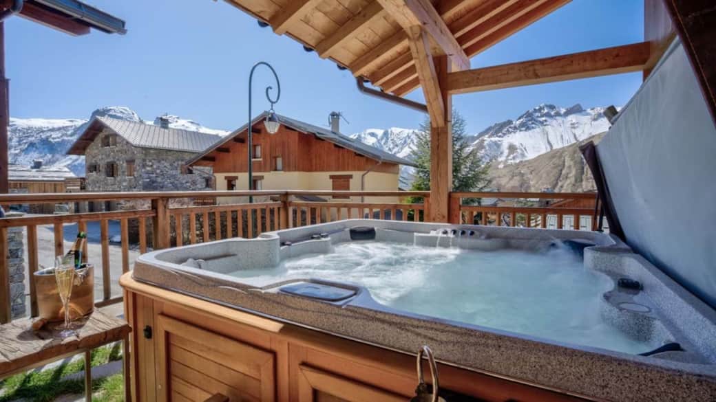 Luxury ski chalet white mountain chalet vedet oxford ski hot tub image 4