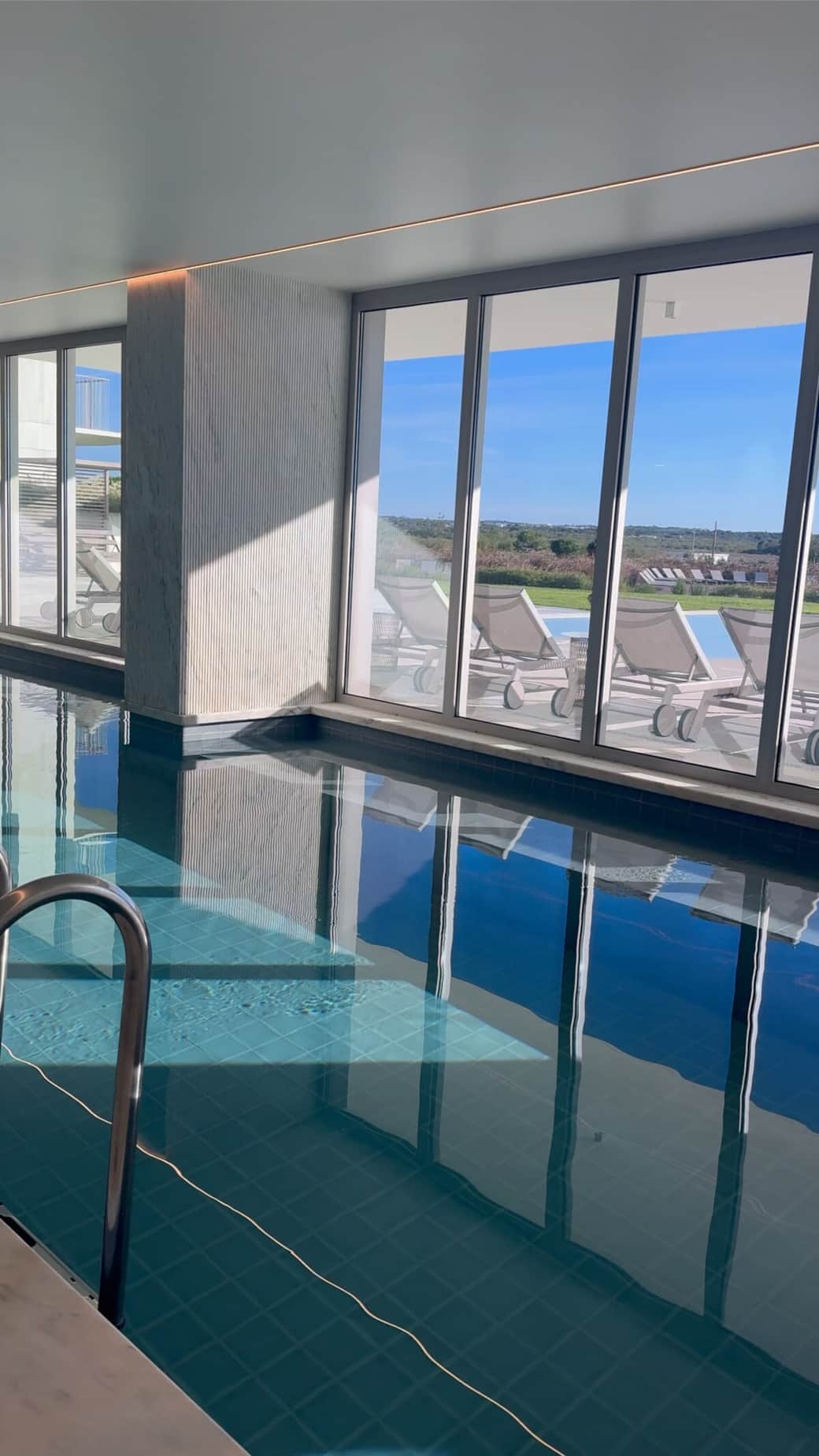 Piscina interior e acesso wellness Piscina interior e acesso wellness