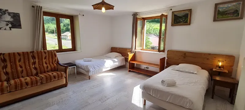 Chambre Spacieuse deux lits b