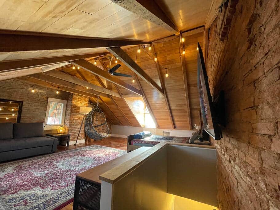 MASTER LOFT W/ 65" SMART TV  