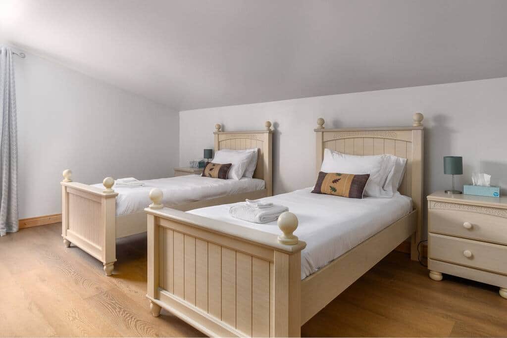 Upstairs Bedroom #4

2 Twin Beds