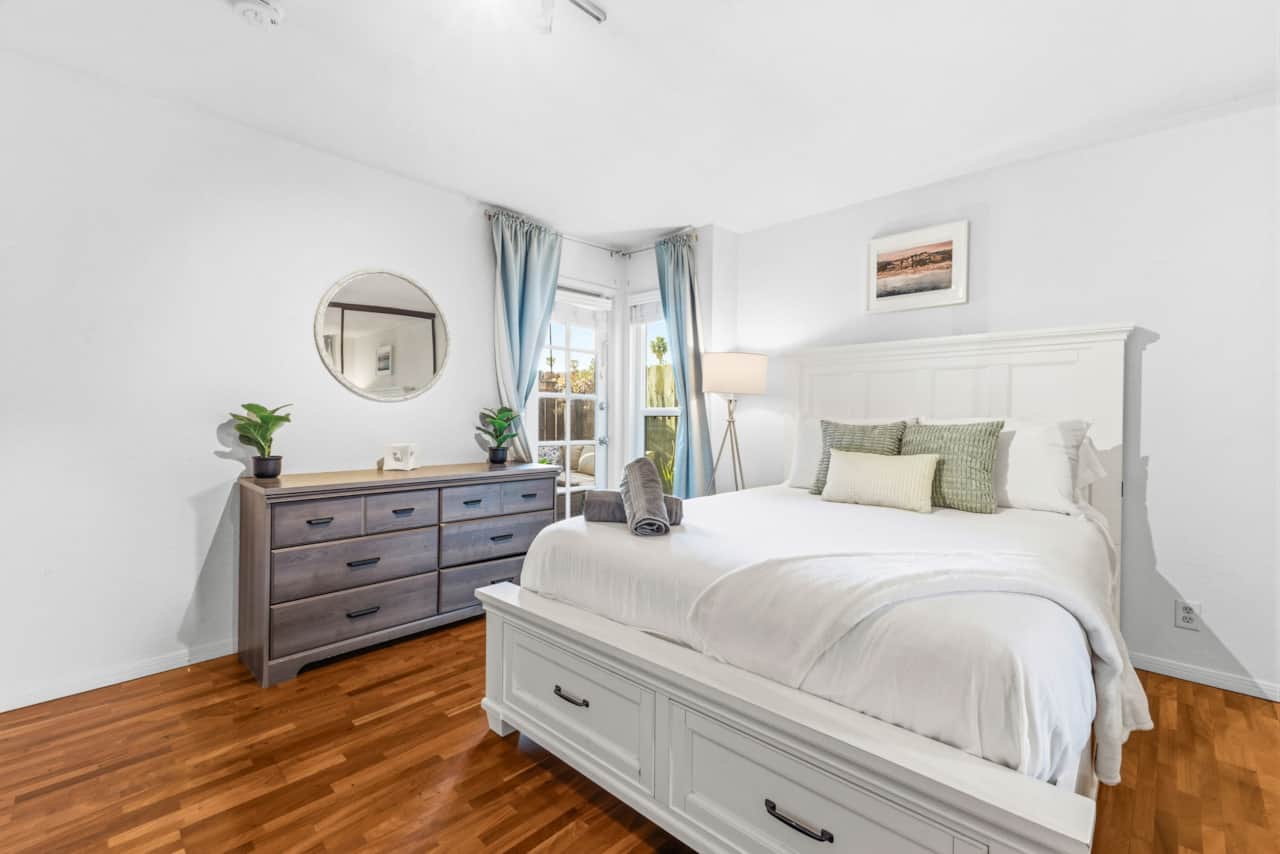 Primary Bedroom En Suite - Queen Bed