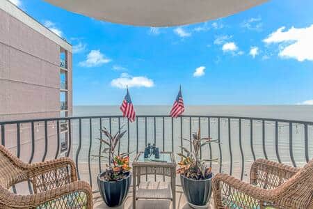 Enjoy your meals out in the fresh air w/ amazing views. 