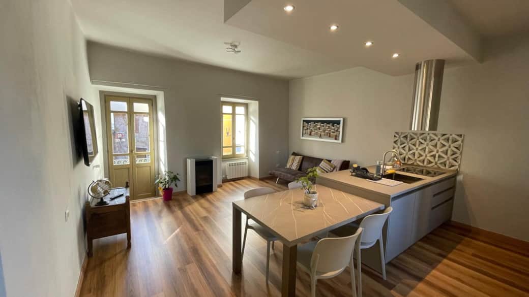 Orta Lake Apartments - Soggiorno - TV - Veneta Cucine - Cucina - Sofa Orta Lake Apartments - Soggiorno - TV - Veneta Cucine - Cucina - Sofa