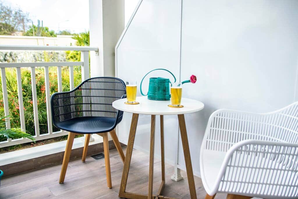 Seating area on the terrace. Cheers!