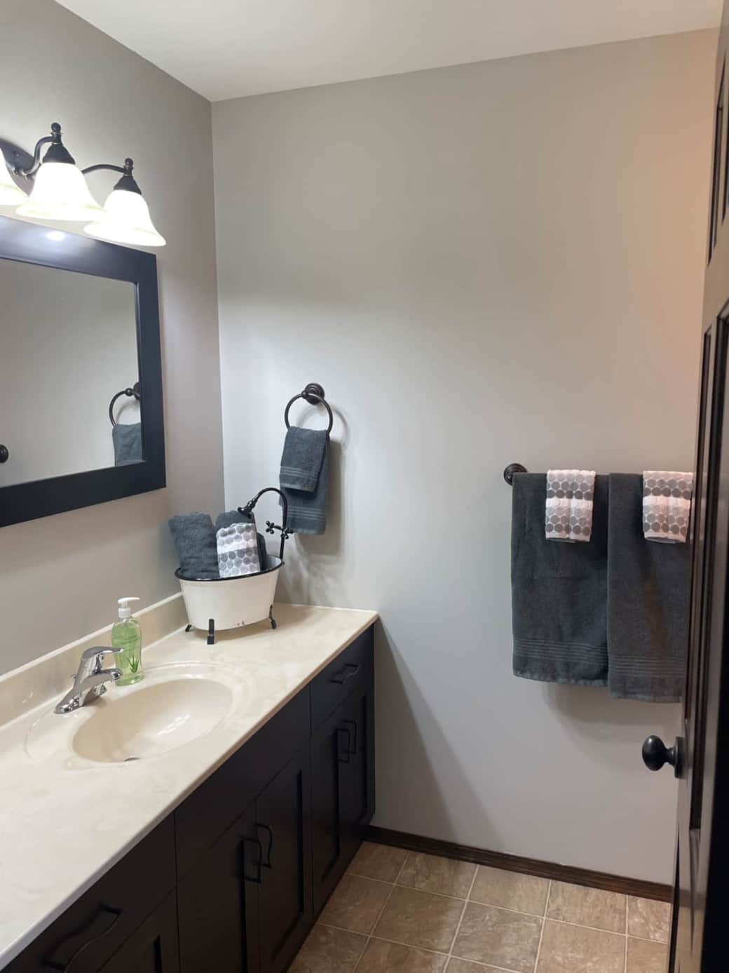 Upper level full bathroom