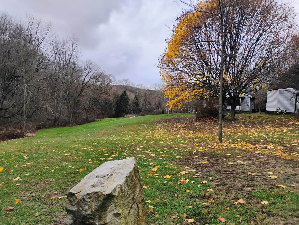 You Will Be Staying on Historical Hillcrest Farms  -Circa 1890- The Same Lands As The Cottage Sits on And  Adjoins To The 2k Acre Hillcrest Wildlife Area Which You Can Roam Day Or Night.