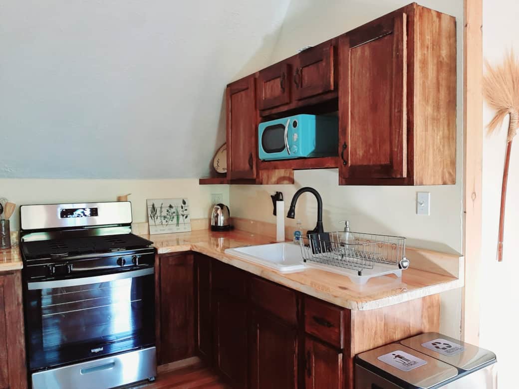 full kitchen with gas stove