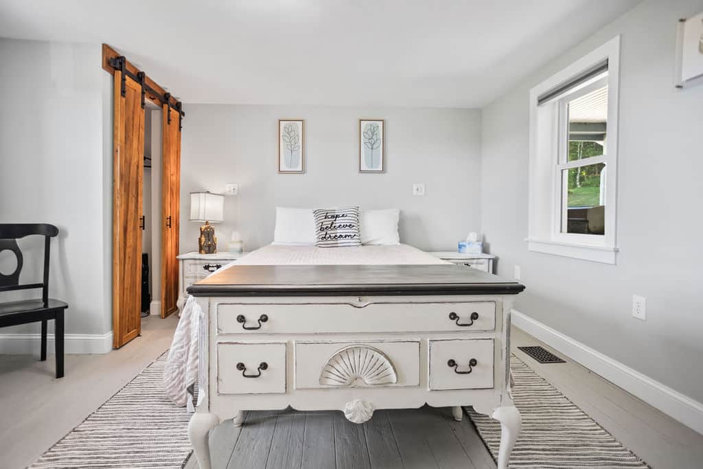 Bedroom 1, Queen Bed. Smart TV, bring your own log in information for streaming channels. 