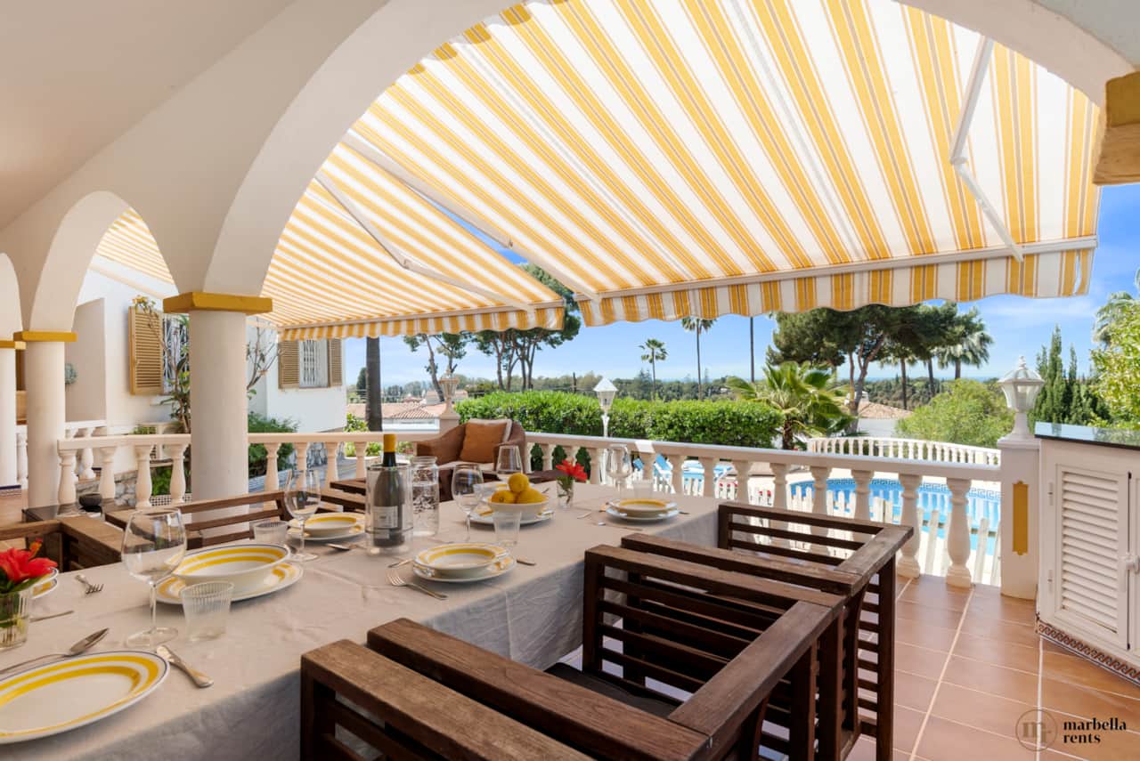 The terrace with bbq. 