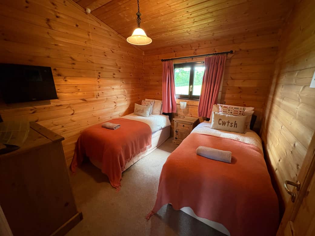 Twin Room Twin Room