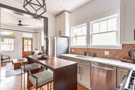Open floor plan with bright kitchen 