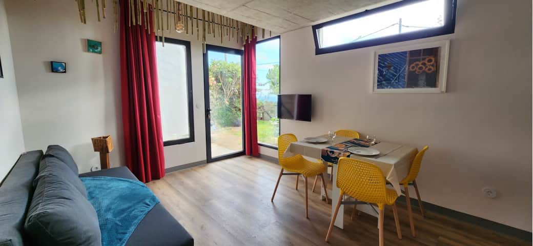 Floeca bright living room with garden view, modern design and relaxing space for your Madeira stay Floeca bright living room with garden view, modern design and relaxing space for your Madeira stay