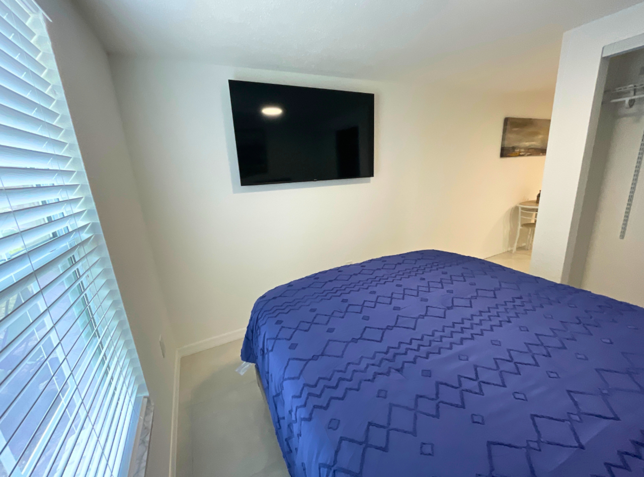 Beautiful blinds and a Smart TV with Netflix included for relaxing entertainment. Lakeland, FL